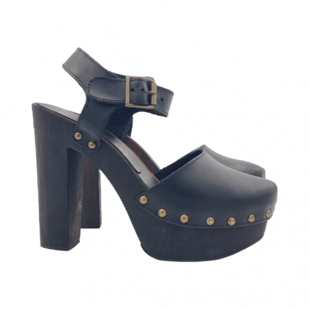 MILA Wooden Clog Sandals in Oiled Leather – BJORK Swedish Comfort